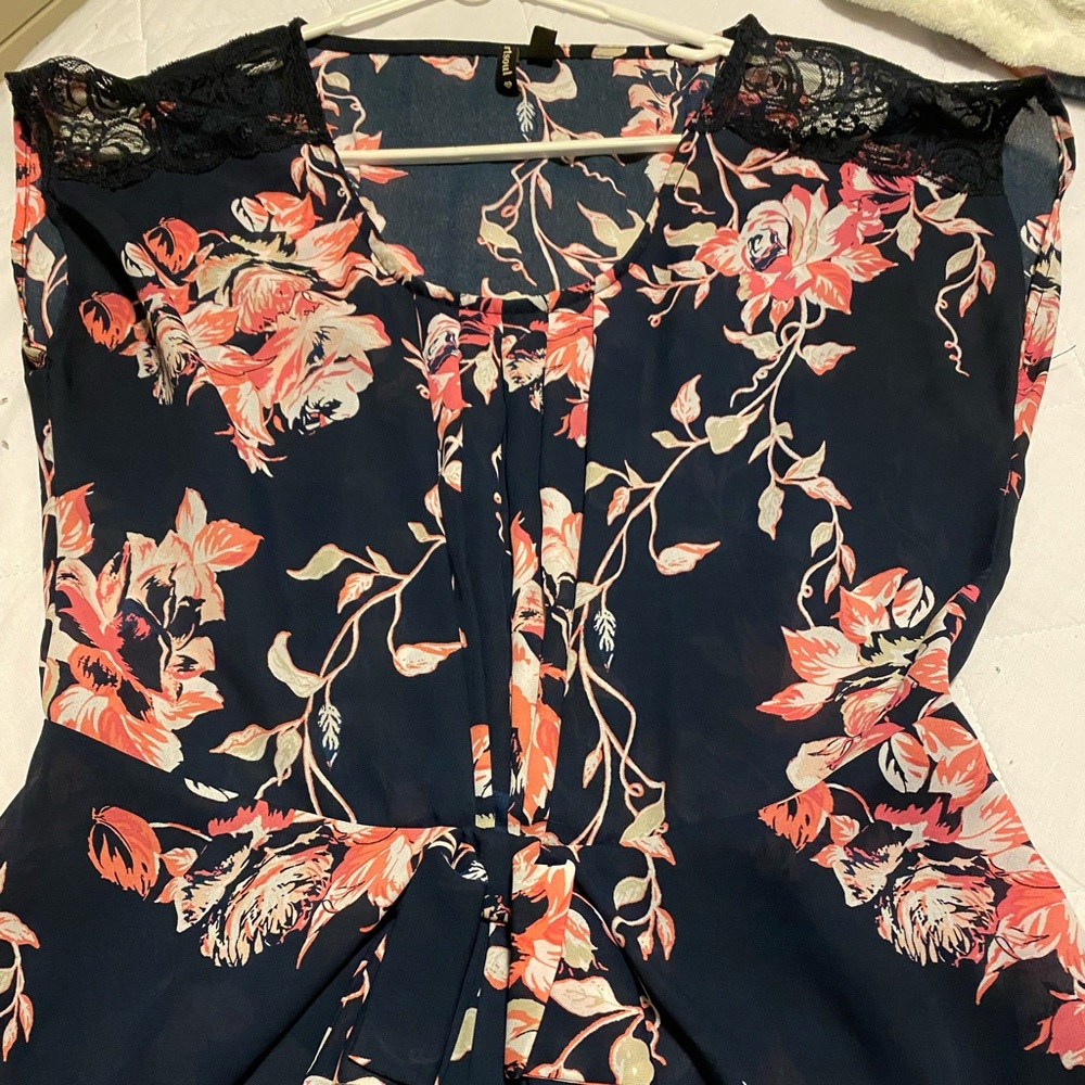 Heart and soul lace and bow blouse size medium